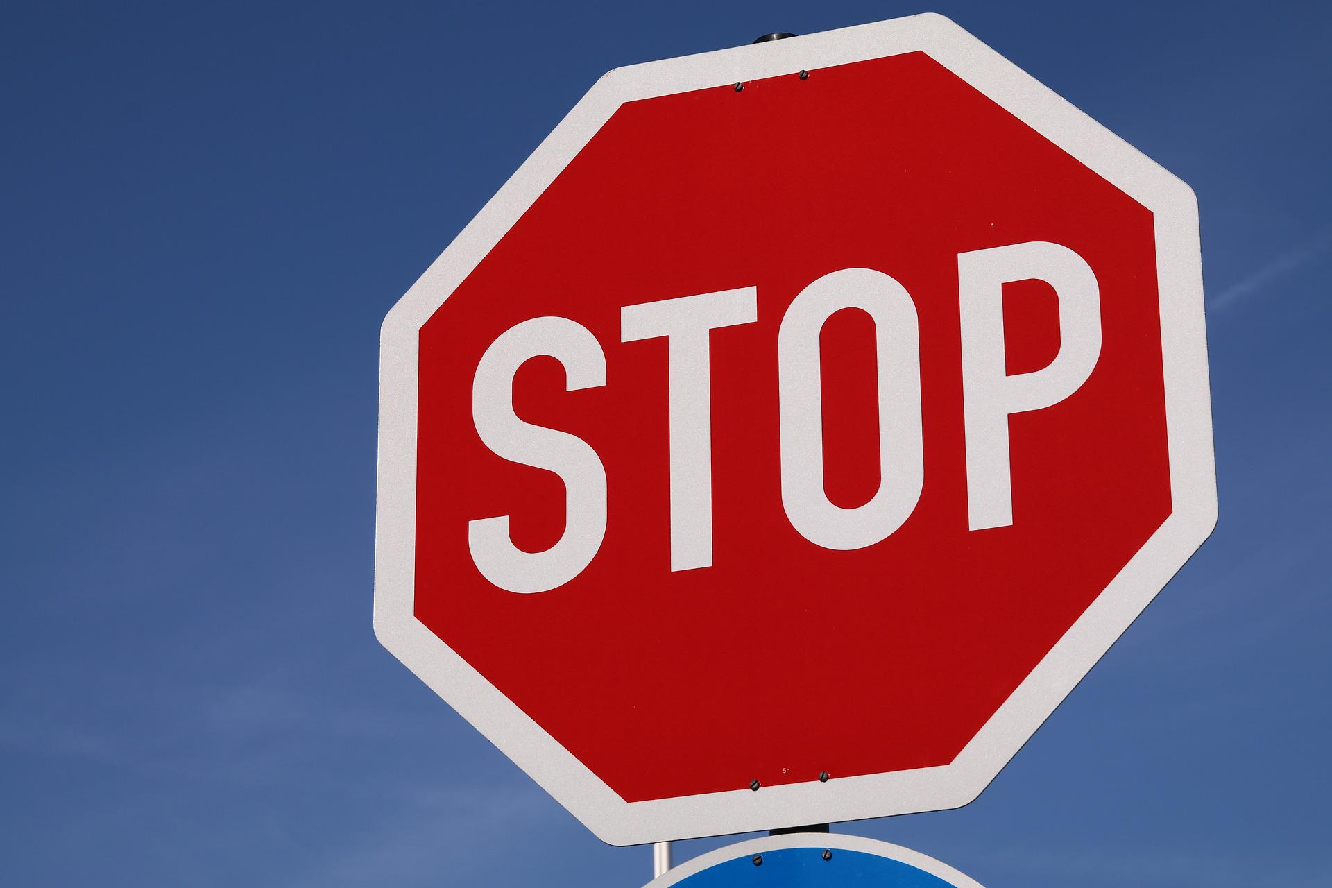 stop g9662338ac 1920